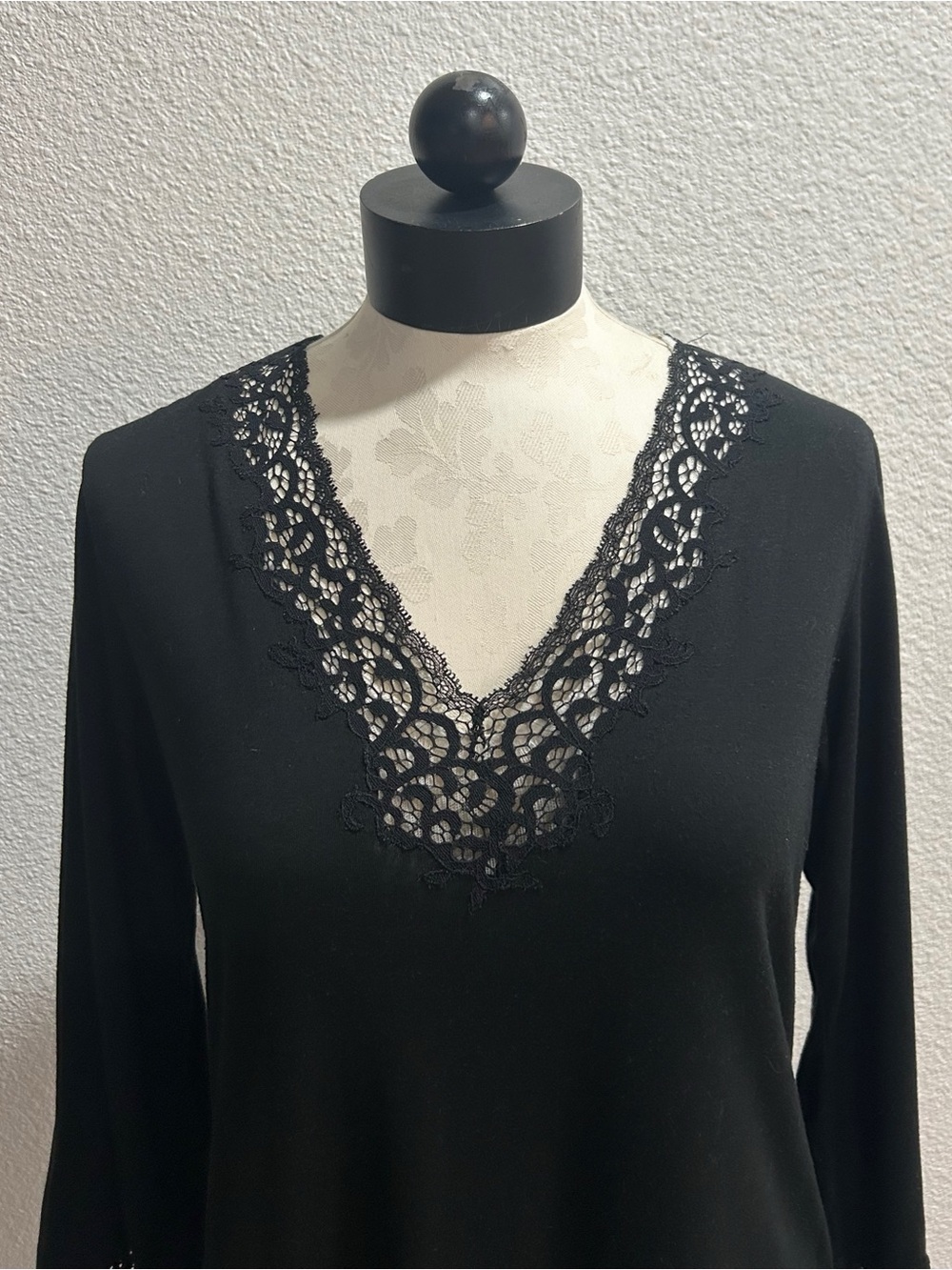 Natori Top Women’s Size Medium Black Lace Trim V-Neck Long Sleeve Loungewear - Picture 3 of 6